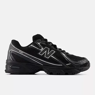 740 BLACK NEW BALANCE